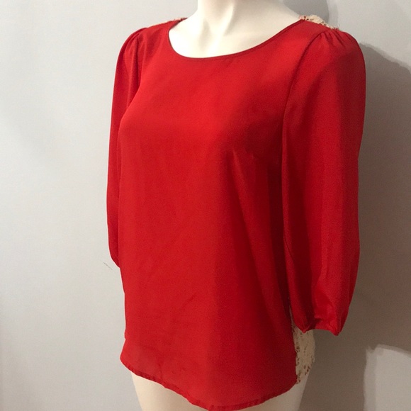 Red Blouse with crocheted back - Picture 4 of 6